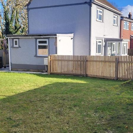 Willa 3 Bed Detached House & Hot Tub Wrexham Zewnętrze zdjęcie