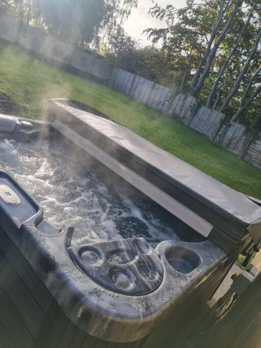 Willa 3 Bed Detached House & Hot Tub Wrexham Zewnętrze zdjęcie