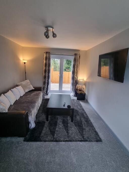 Willa 3 Bed Detached House & Hot Tub Wrexham Zewnętrze zdjęcie
