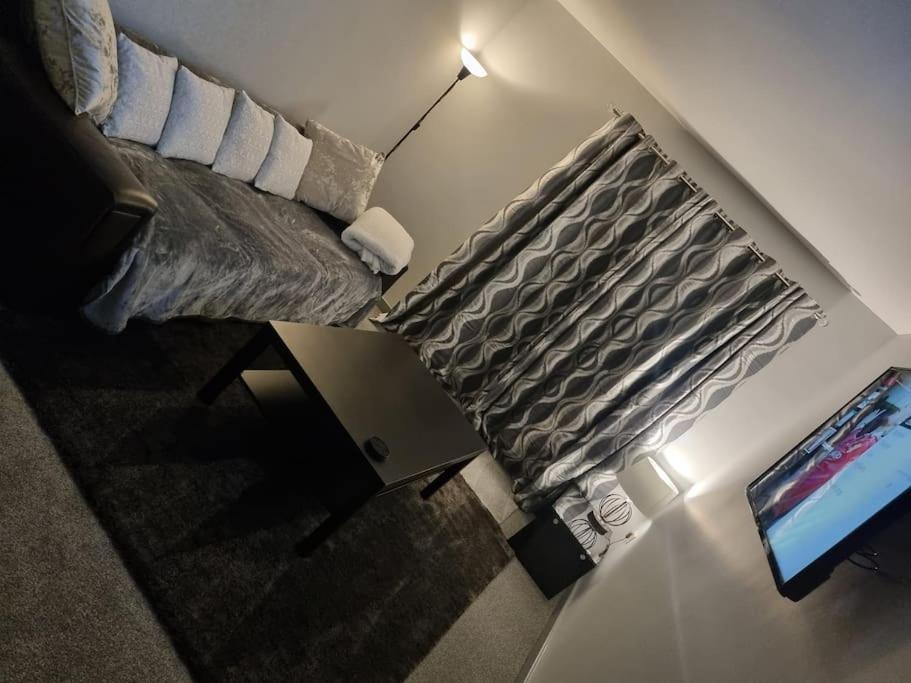 Willa 3 Bed Detached House & Hot Tub Wrexham Zewnętrze zdjęcie