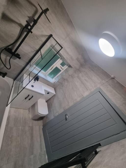 Willa 3 Bed Detached House & Hot Tub Wrexham Zewnętrze zdjęcie