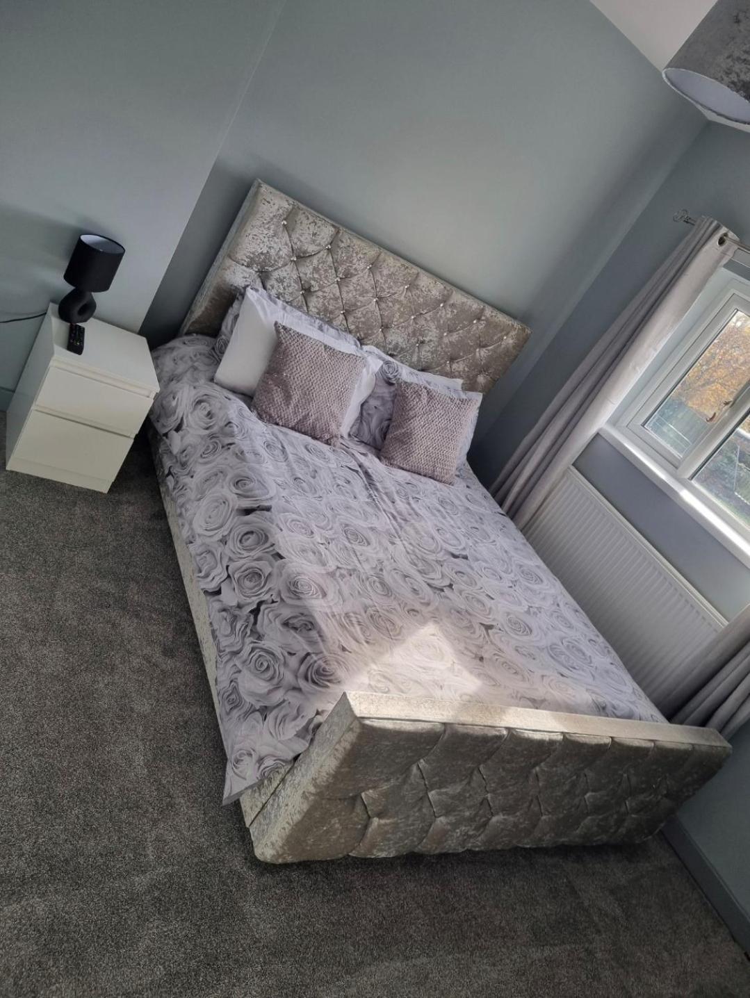 Willa 3 Bed Detached House & Hot Tub Wrexham Zewnętrze zdjęcie